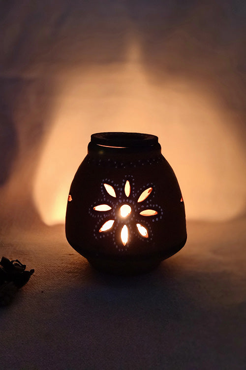 Terracotta by Sachii "
Kutch Painted Pottery Diffuser Lamp Unglazed"