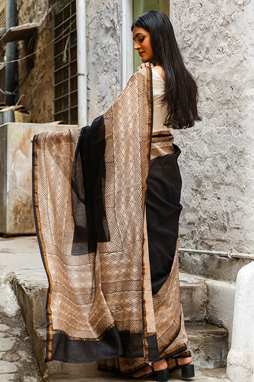 Sooti Syahi Silver Lining : BAGRU Handblock Print Chanderi Silk Saree