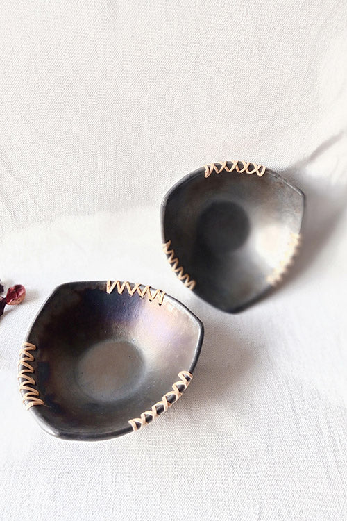 Terracotta by Sachii "Longpi Black Pottery Triangular Serving Bowls Set of 2"