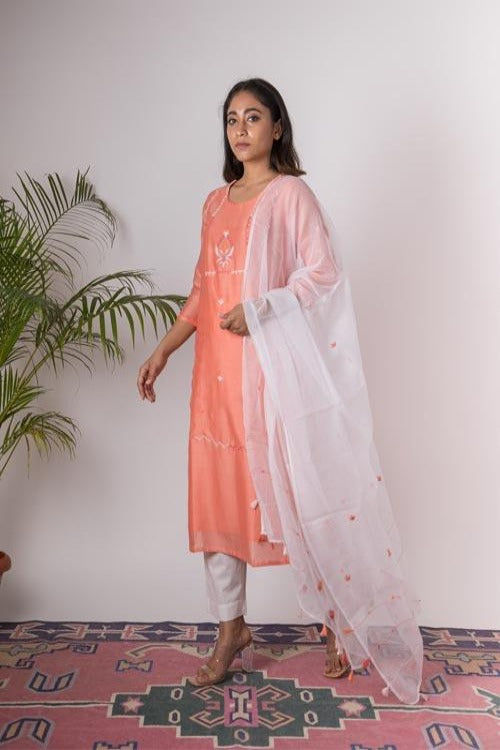 Urmul Tulip Salmon Hand Embroidered Chanderi Kurta Set Online