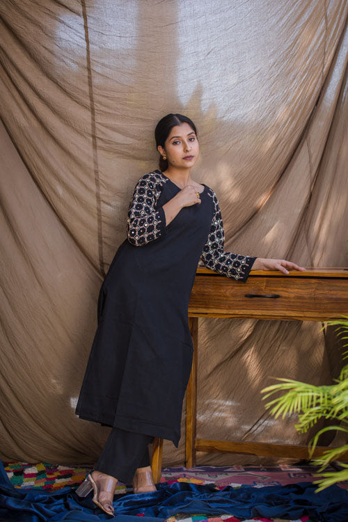 Urmul 'Sukoon' Handloom Kurti Set.(Kurti,Pant)