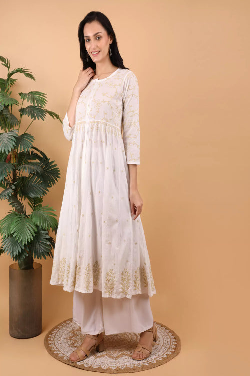 Shwet Women White Hand Embroidered Chikankari Shrug