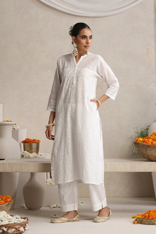 Shwet Women White Chikankari Straight Kurta