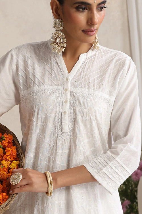 Shwet Women White Chikankari Straight Kurta