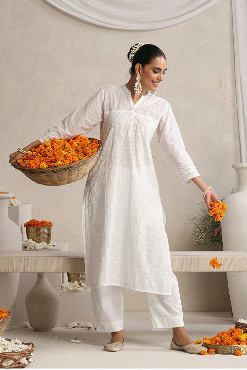 Shwet Women White Chikankari Straight Kurta