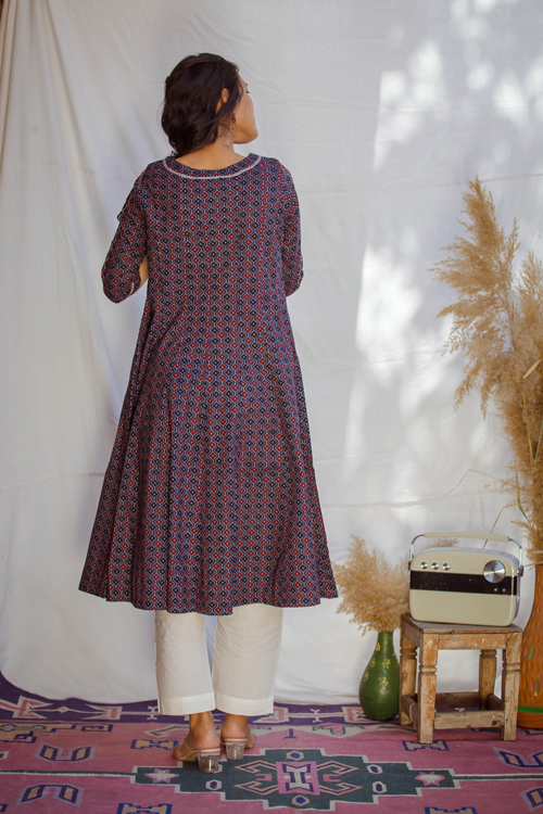 Urmul'Dia' Bageecha' Kurti.