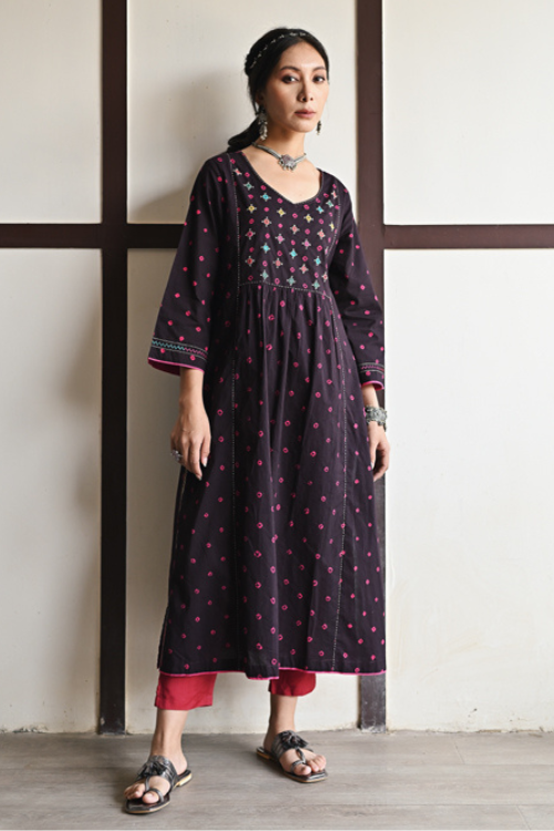 Kaanch Round Neck Embroidered Black Cotton Kurta For Women Online