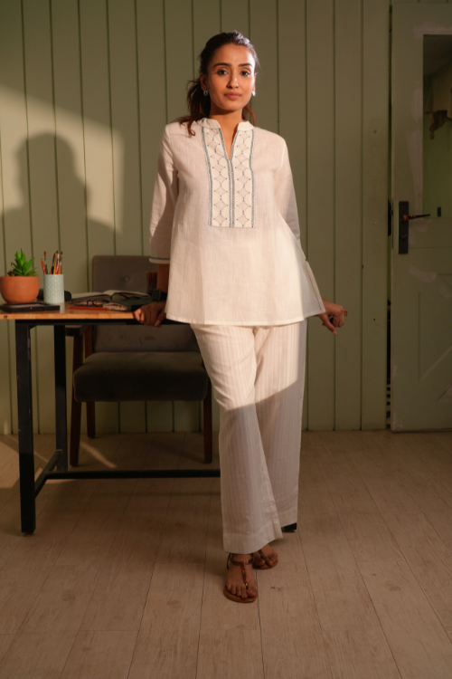 Rangsutra Dhwani White Cotton Top With Applique