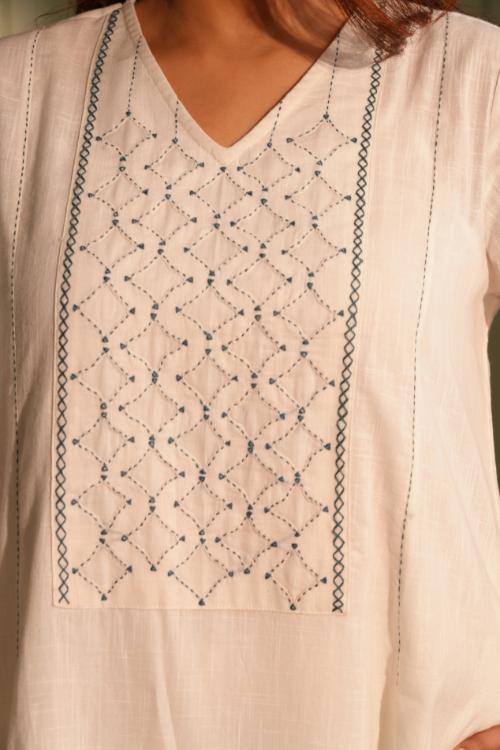 Rangsutra Dhwani White Flared Cotton Kurta With Applique