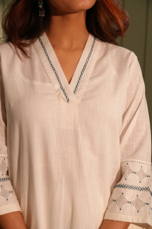 Rangsutra Dhwani White A-Line Cotton Kurta With Applique