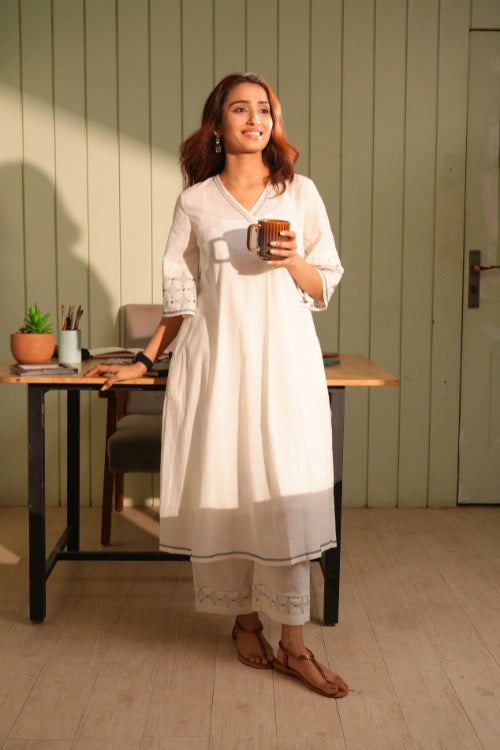 Rangsutra Dhwani White Bell Sleeves Cotton Kurta With Applique