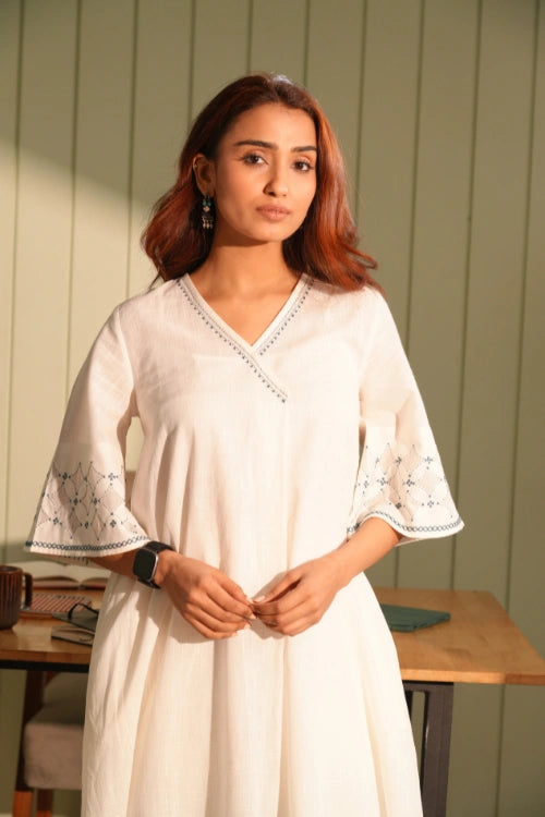 Rangsutra Dhwani White Bell Sleeves Cotton Kurta With Applique