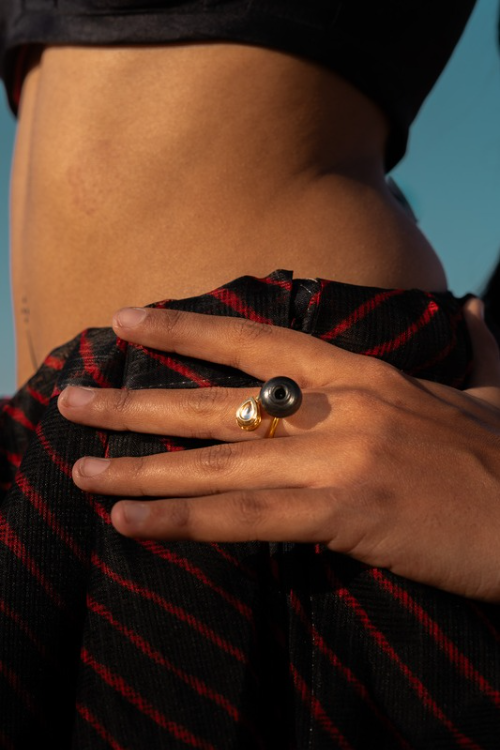 'Kabbish 'Drop Kundan Ring' Black Pottery, Terracotta'