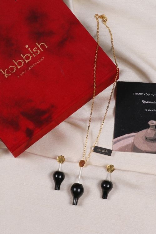 'Kabbish 'Surahi Drop Set' Black Pottery, Terracotta, Set'