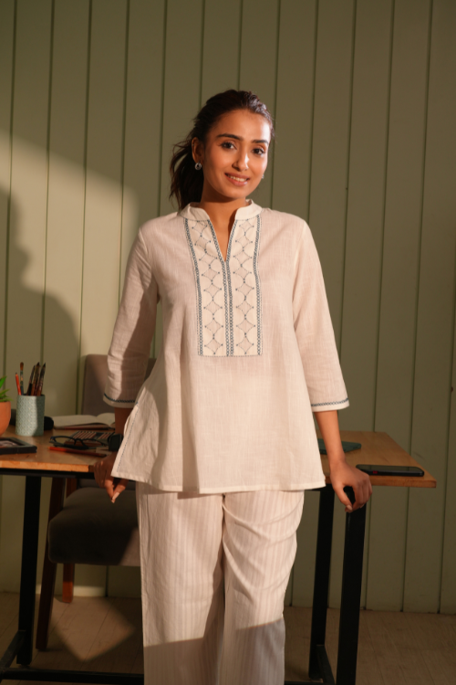 Rangsutra Dhwani White Cotton Top With Applique
