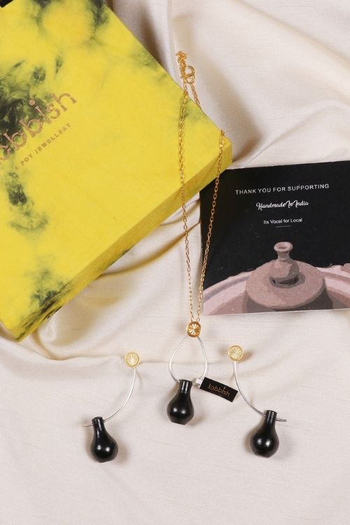 'Kabbish 'Surahi-Mehrab Gift Set' Black Pottery