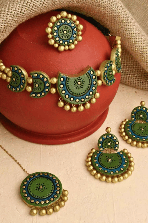 Mridah 'Chandrakala' Terracotta Choker Set With Maangtika