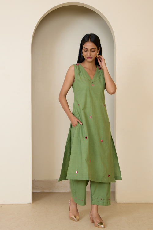 Bebaak Ada Sleeveless Hand Embroidered & Handwoven Kurta Set