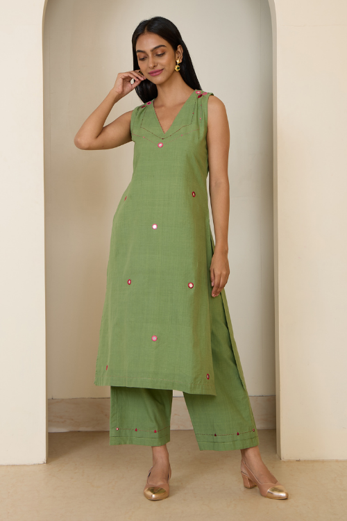 Bebaak Ada Sleeveless Hand Embroidered & Handwoven Kurta Set