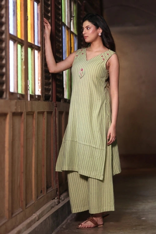 Bebaak Dhani Rose Handwoven Sleeveless Kurta Set