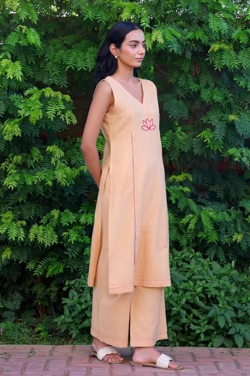 Bebaak Beige Handwoven Cotton Sleeveless Kurta Set: 2Pc Set