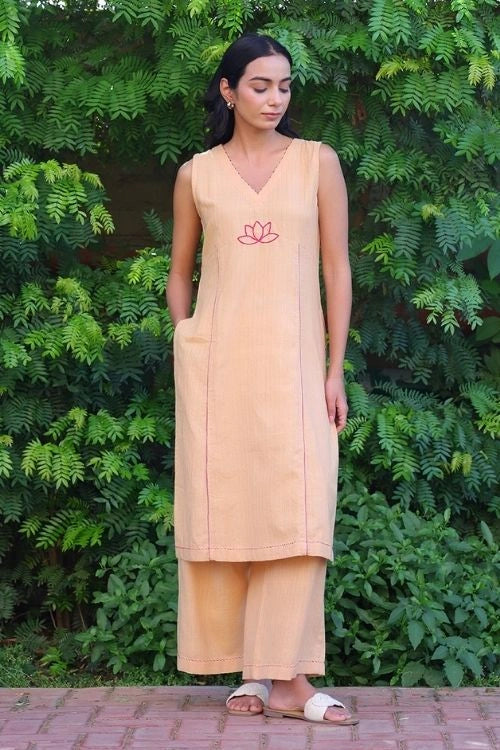 Bebaak Beige Handwoven Cotton Sleeveless Kurta Set: 2Pc Set