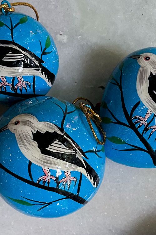 TICH  Kashmiri Art Xmas Decorations - Set Of 5 (3 Baubles, 2 Bells)