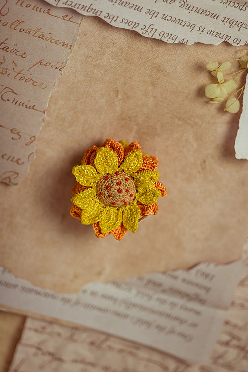 Samoolam Guncha Sunflower Hair Clutch