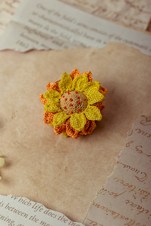 Samoolam Guncha Sunflower Hair Clutch