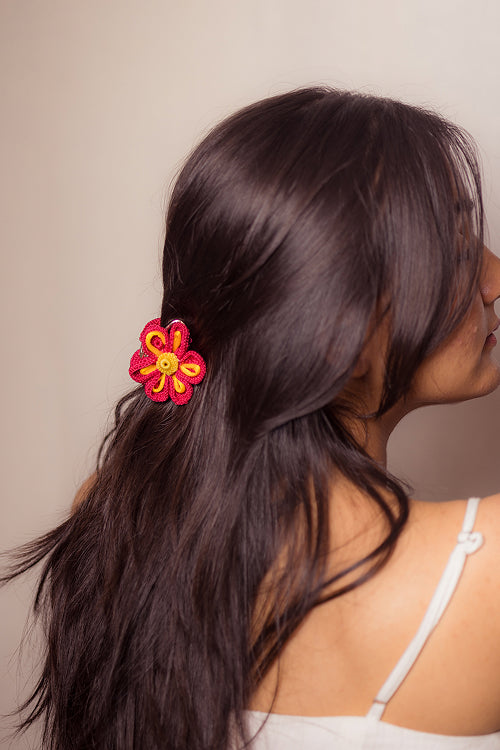 Samoolam Guncha Red Zinnia Hair Clutch