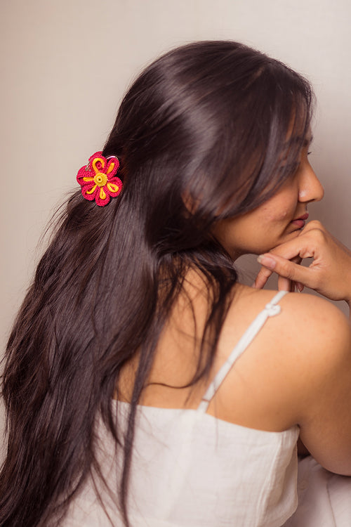 Samoolam Guncha Red Zinnia Hair Clutch