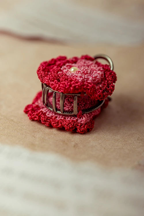 Samoolam Guncha Red Peony - Hair Clutch