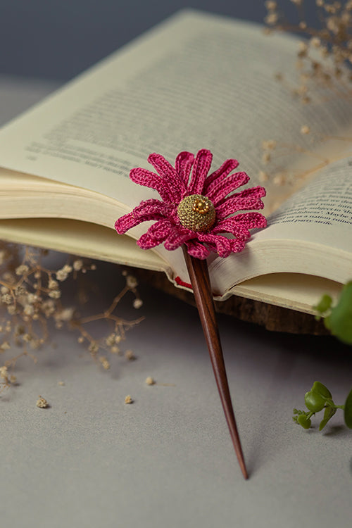 Samoolam Handmade Crochet Hairstick ~ Pink Daisy