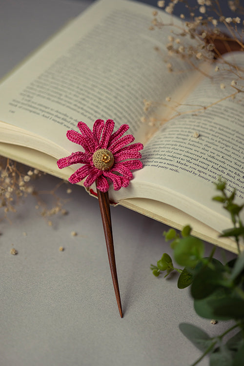 Samoolam Handmade Crochet Hairstick ~ Pink Daisy