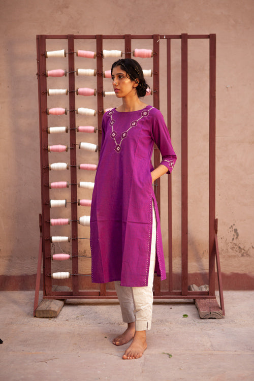 Urmul'Dhumra' Classic' Kurti. 