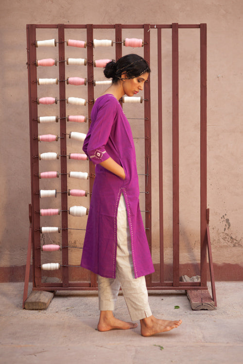 Urmul'Dhumra' Classic' Kurti. 