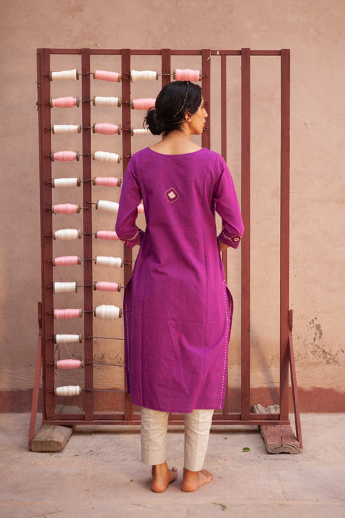 Urmul'Dhumra' Classic' Kurti. 