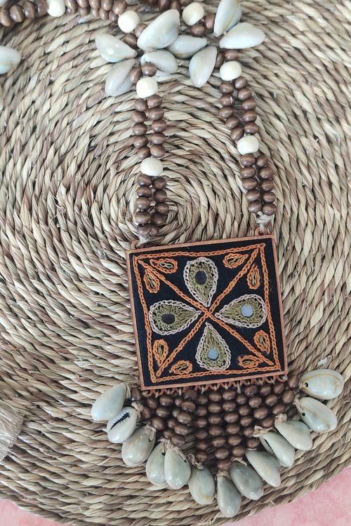 WHE Hand Embroidered Green Pendant Necklace With Cowry String