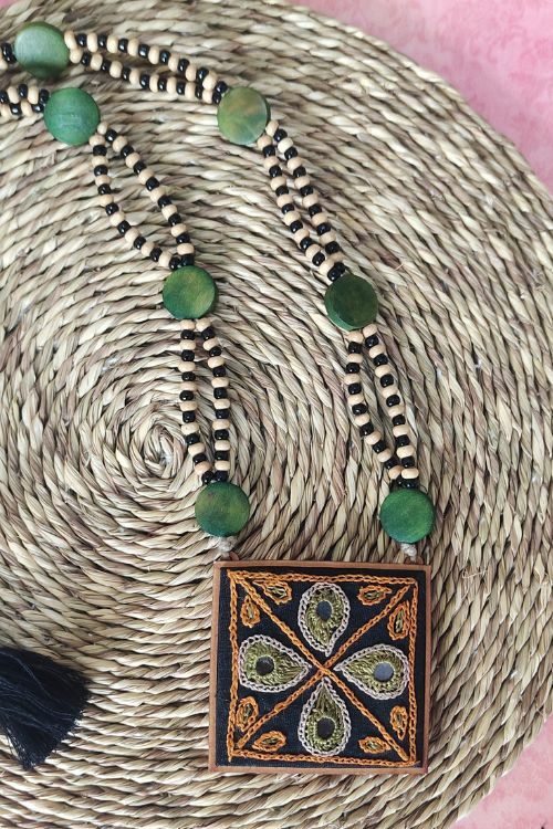 WHE Hand Embroidered Green Pendant  Necklace With Beaded String