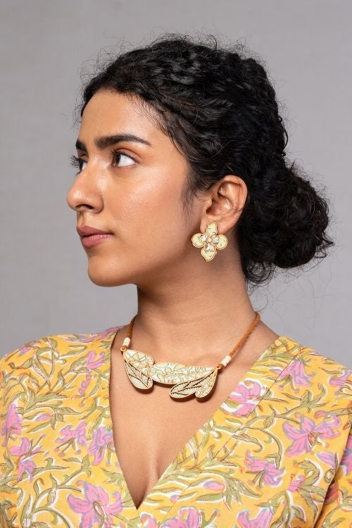 WHE Green Bloom Leaf Motif Repurposed Fabric And Wood Necklace
