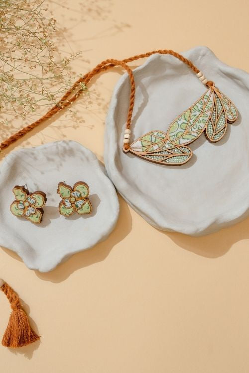 WHE Green Bloom Leaf Motif Repurposed Fabric And Wood Necklace