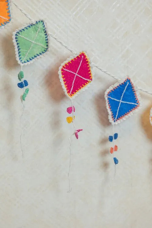 Samoolam Kites Tail ~ Kids Bunting