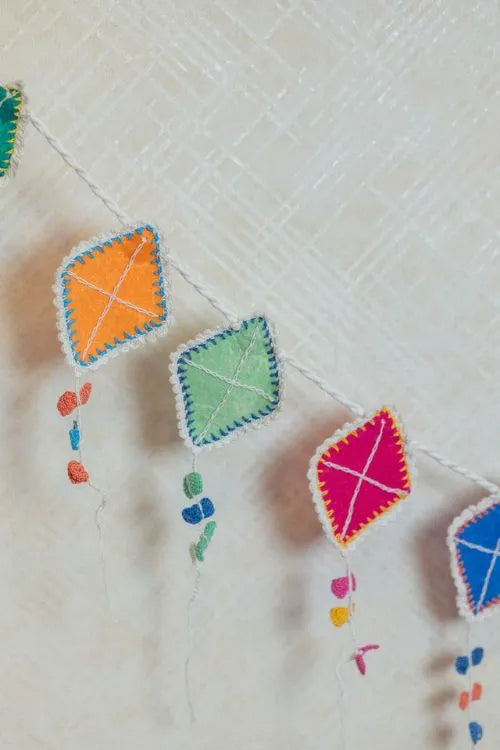 Samoolam Kites Tail ~ Kids Bunting