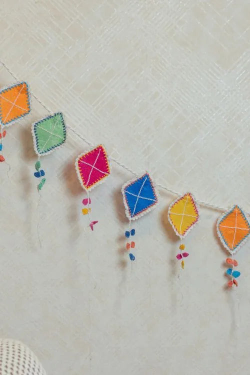 Samoolam Kites Tail ~ Kids Bunting