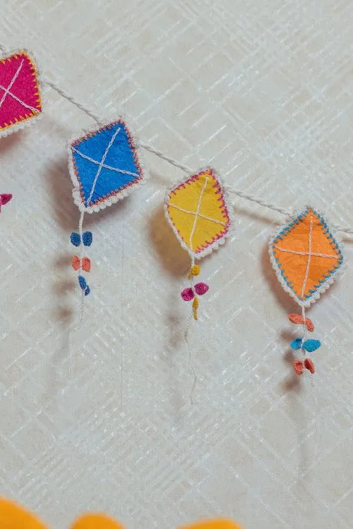 Samoolam Kites Tail ~ Kids Bunting