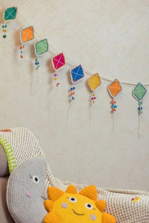 Samoolam Kites Tail ~ Kids Bunting