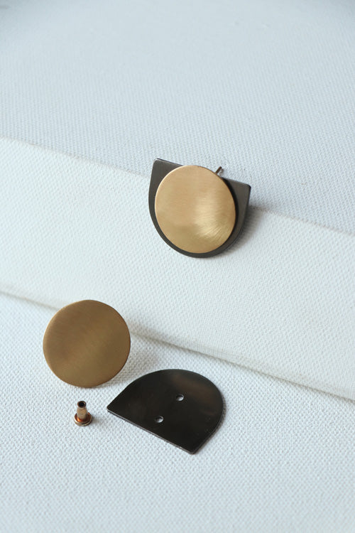 Lukka Chuppi Erebus Black - D earrings with brass off cut sheet.