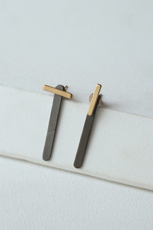 Lukka Chuppi Andromeda - dash stick Black earrings with brass off cut sheet.