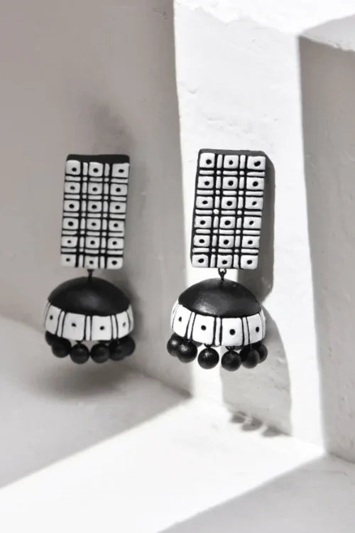 Mridah 'Jhatak' Handcrafted Terracotta White & Black Jhumka Earring