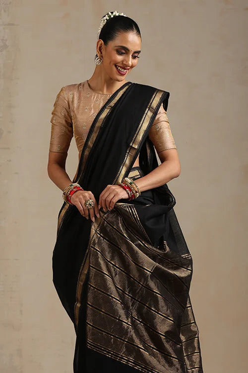 Handweave Maheshwari Handloom Black Sona Pallu Saree With Gold Zari Border.